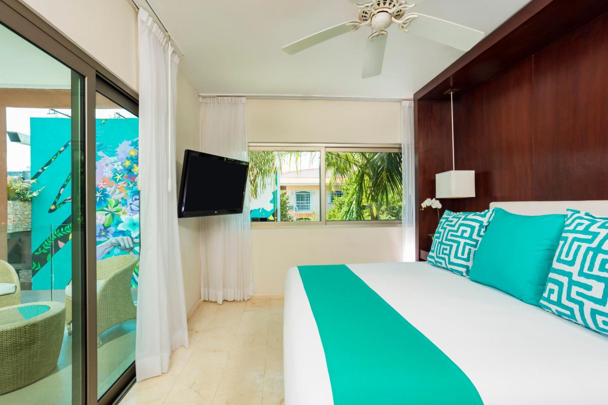 Deluxe Queen Room with Two Queen Beds