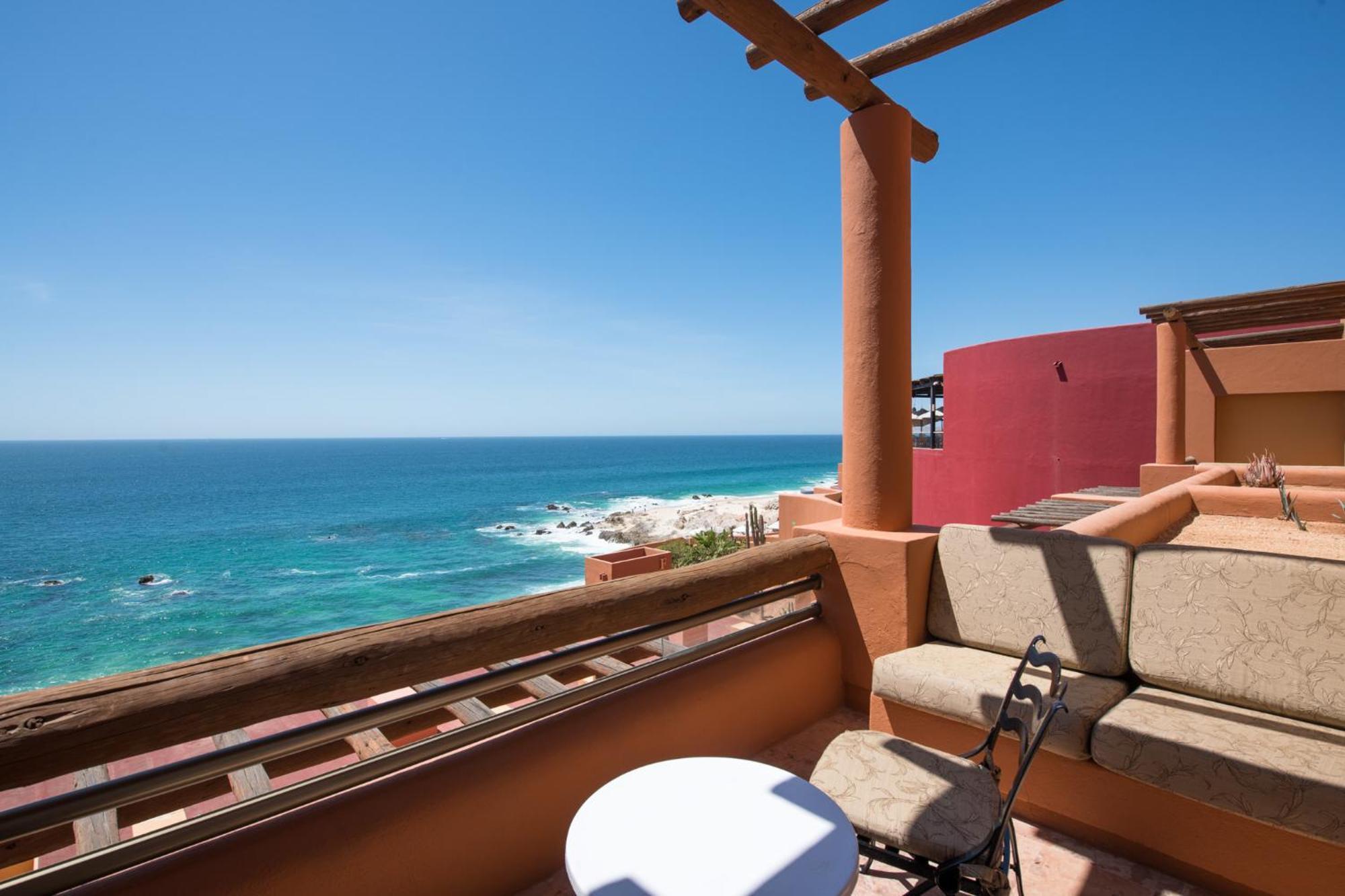 Accessible One-Bedroom King Suite with Jacuzzi, Terrace and Ocean View - Mobility Access
