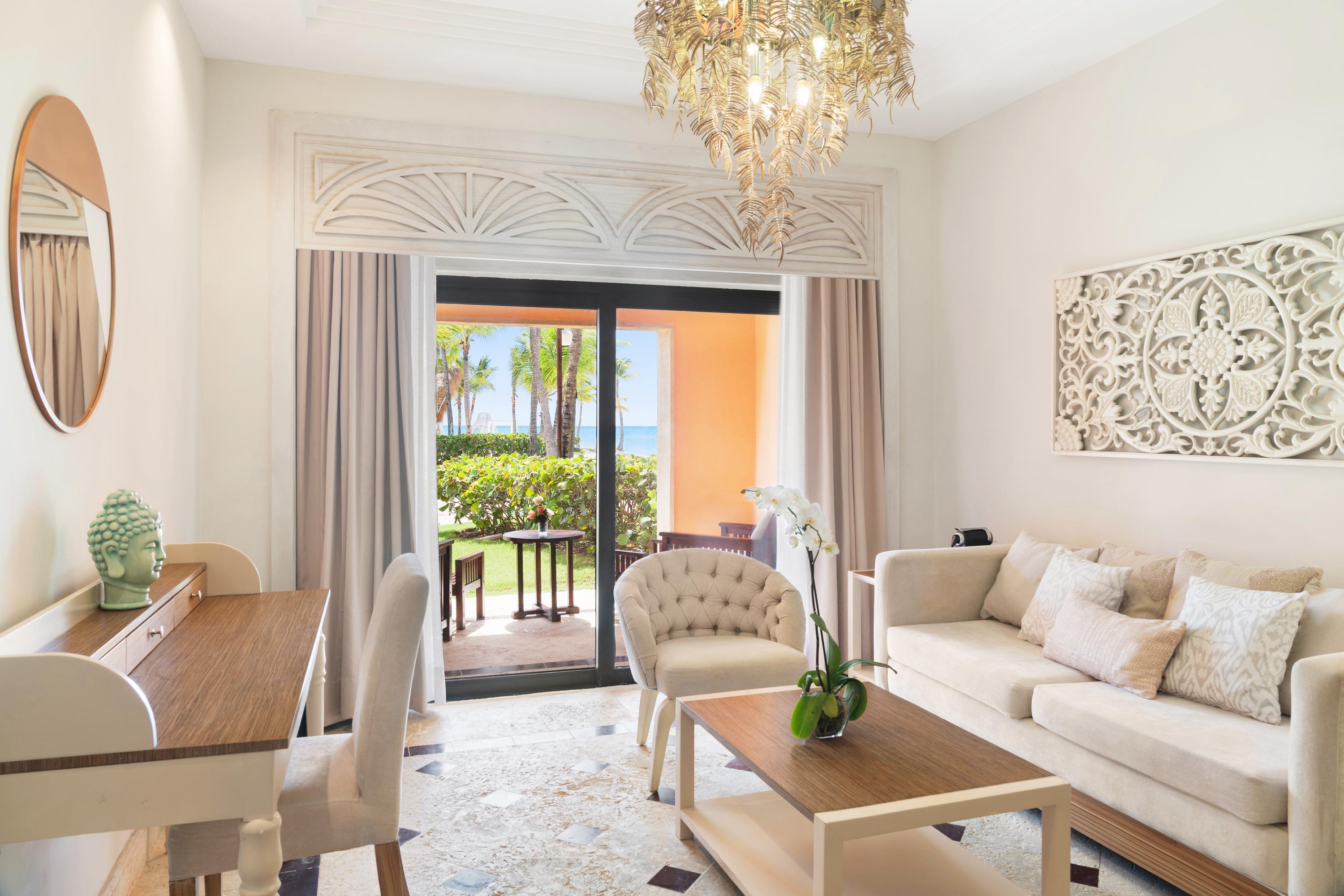 Junior Suite 1 King Beachfront Balcony