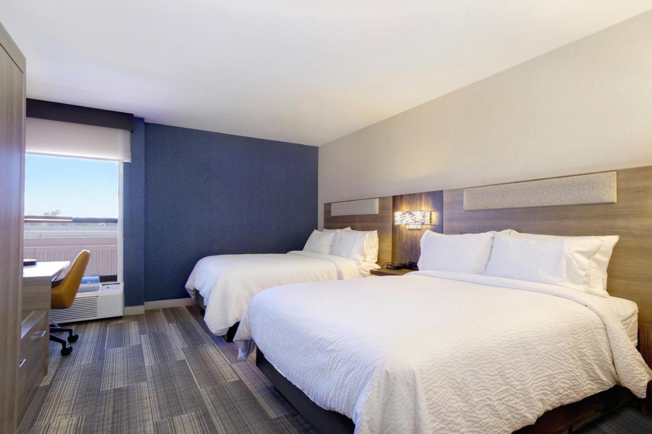 Standard Room with Two Queen Beds