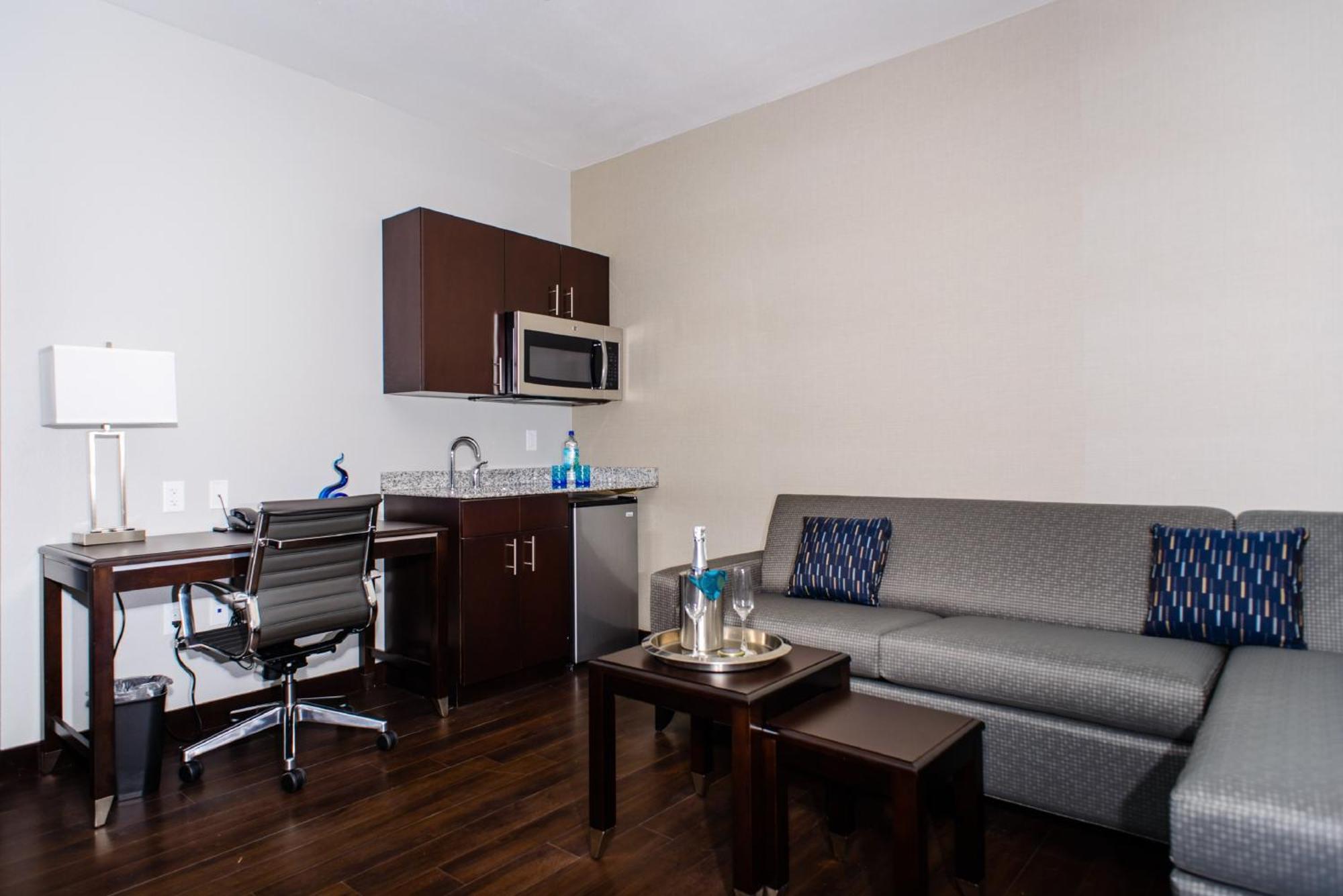 One-Bedroom Suite - Disability Access/Non-Smoking