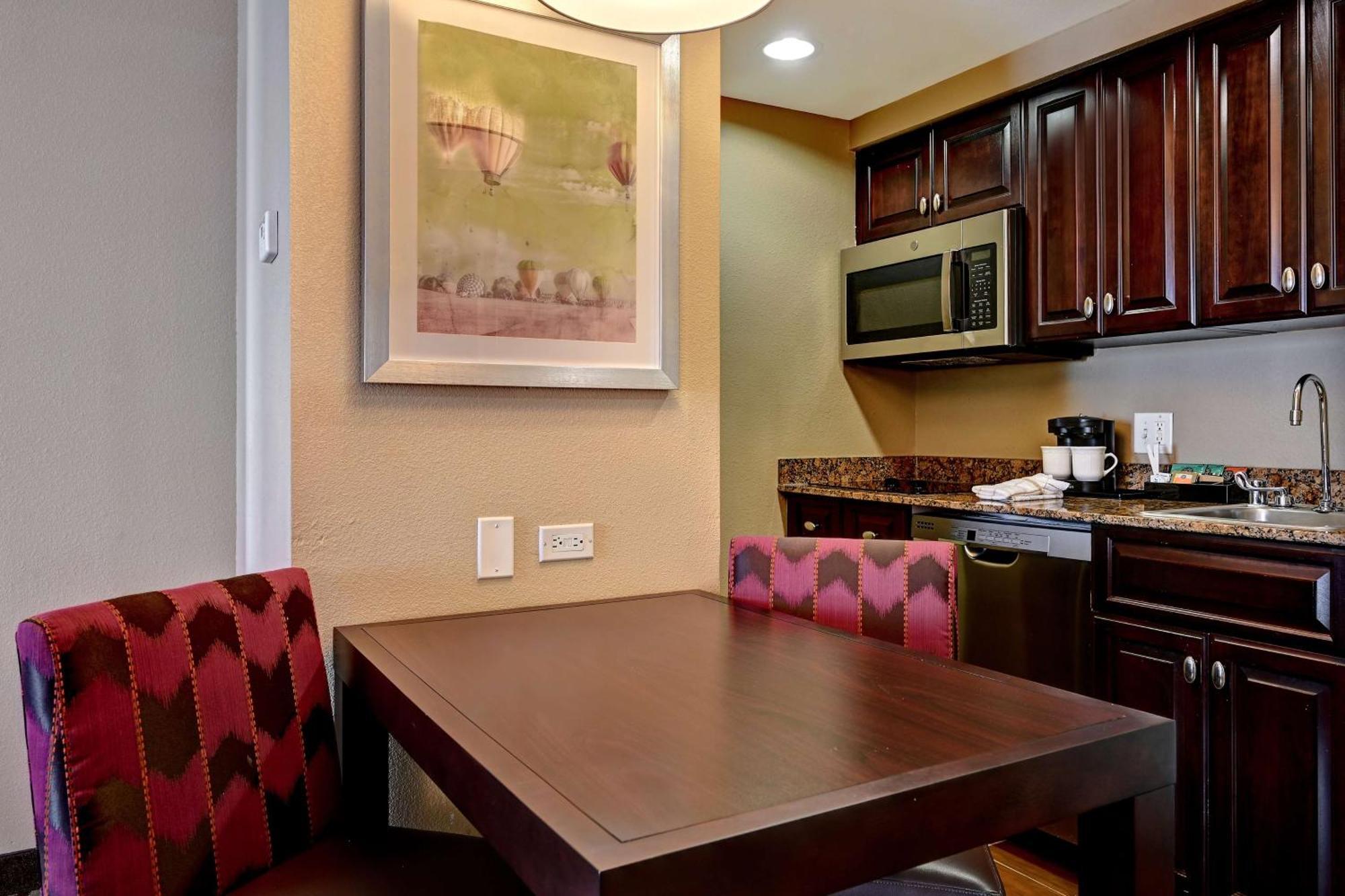 One-Bedroom Queen Suite Two Queen Beds Non-Smoking