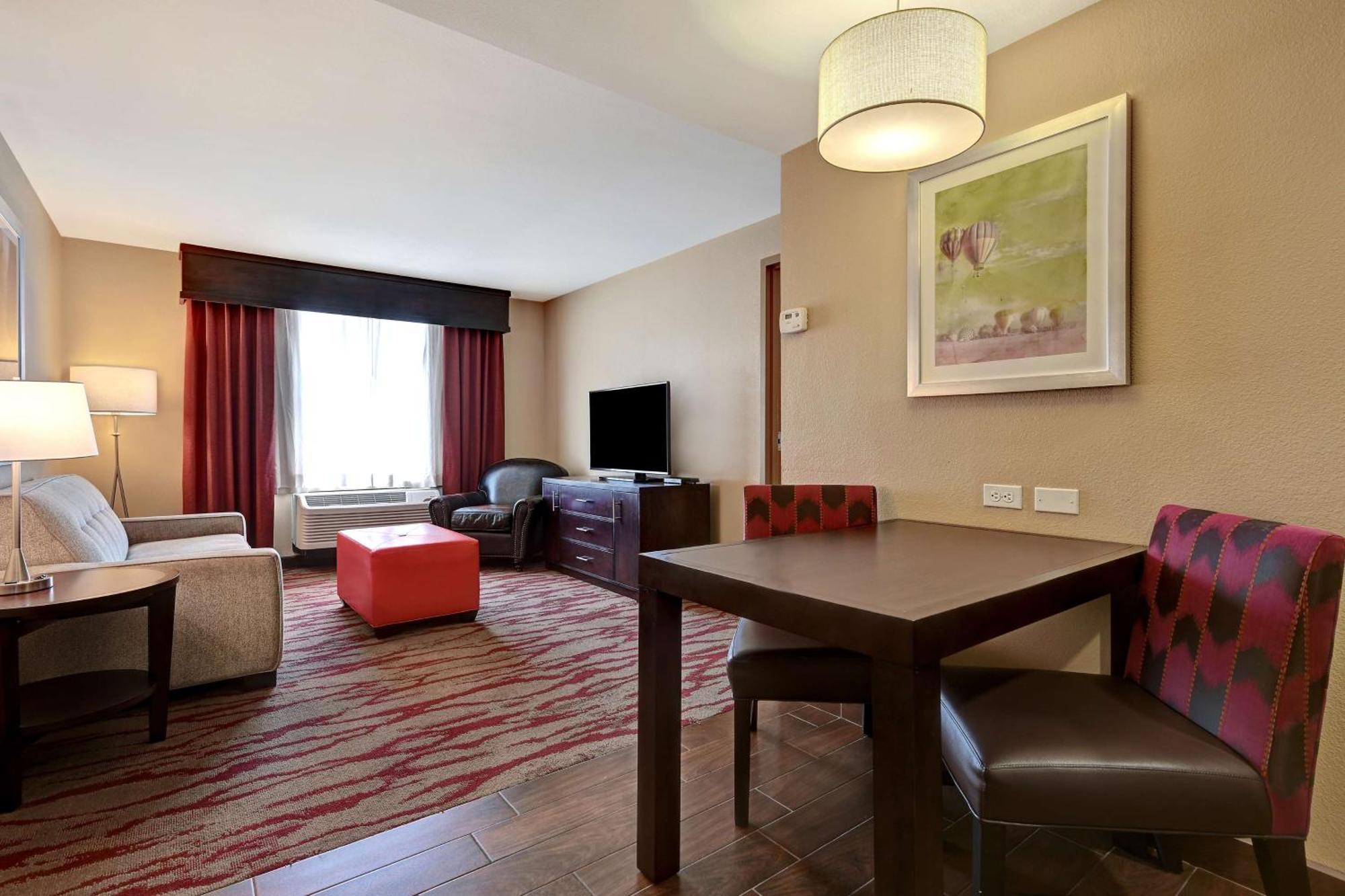 One-Bedroom Queen Suite Two Queen Beds Non-Smoking