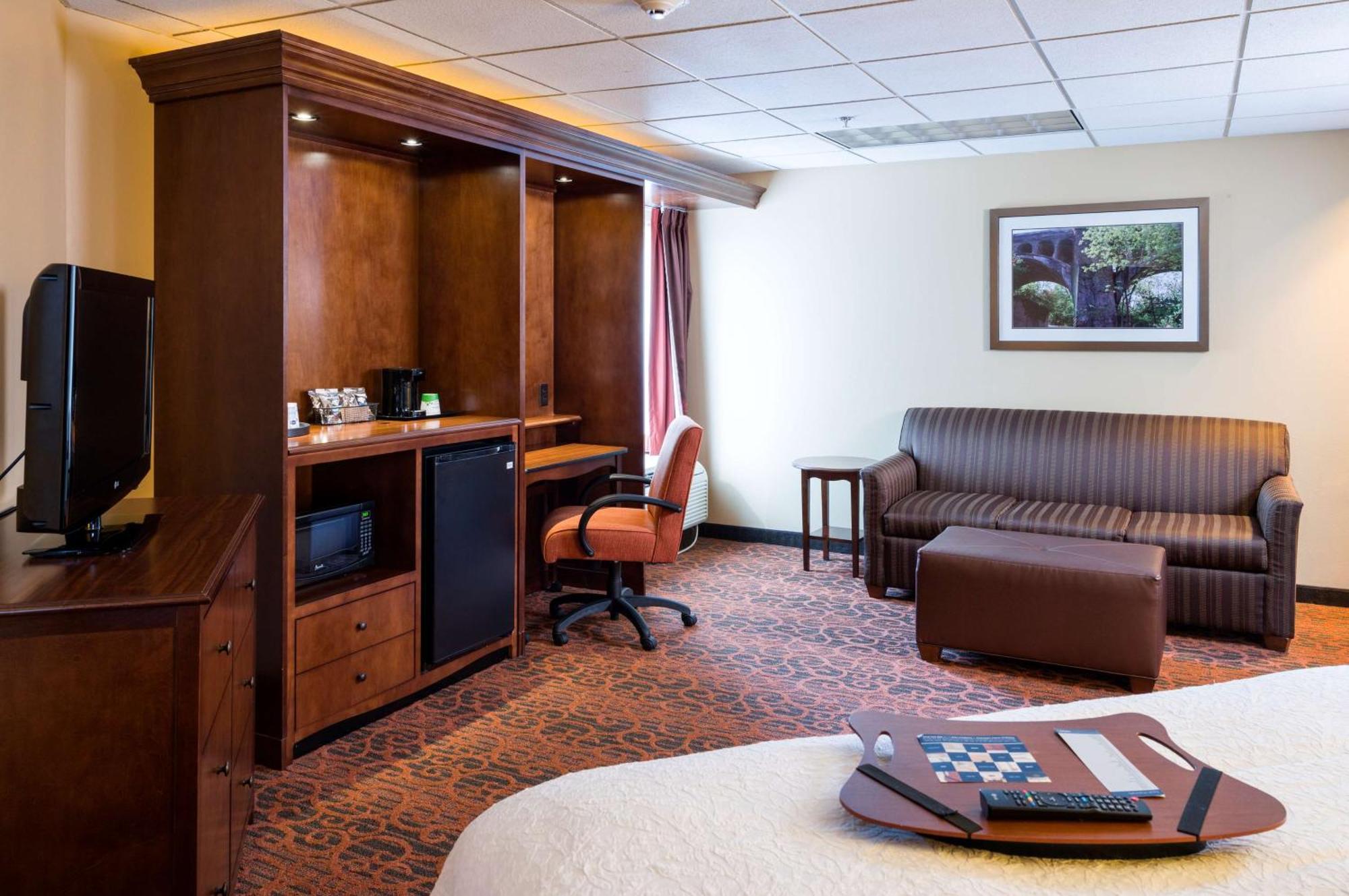 Queen Room with Mobility Access/Non-Smoking