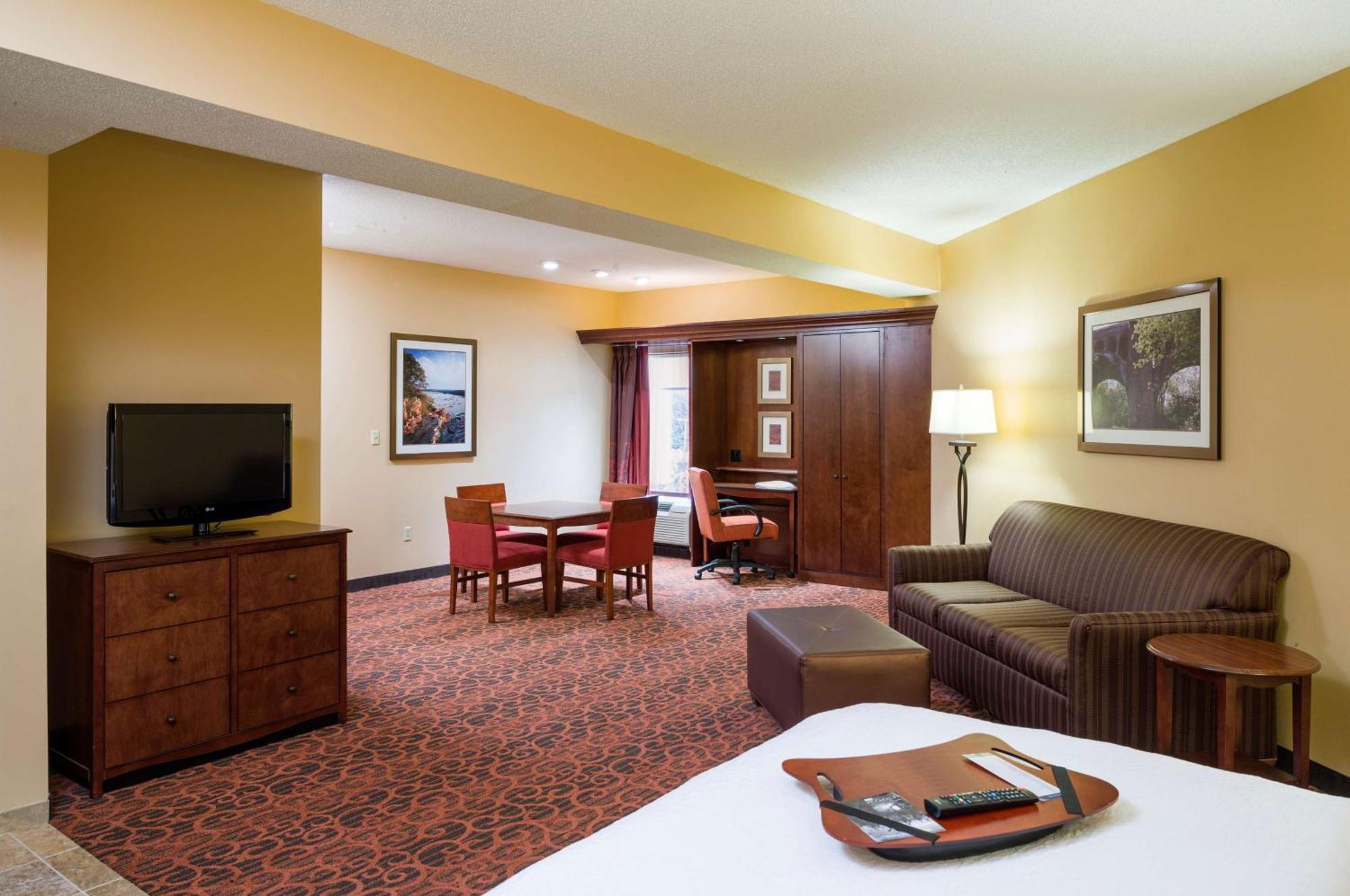 King Room with Kitchenette - Non-Smoking