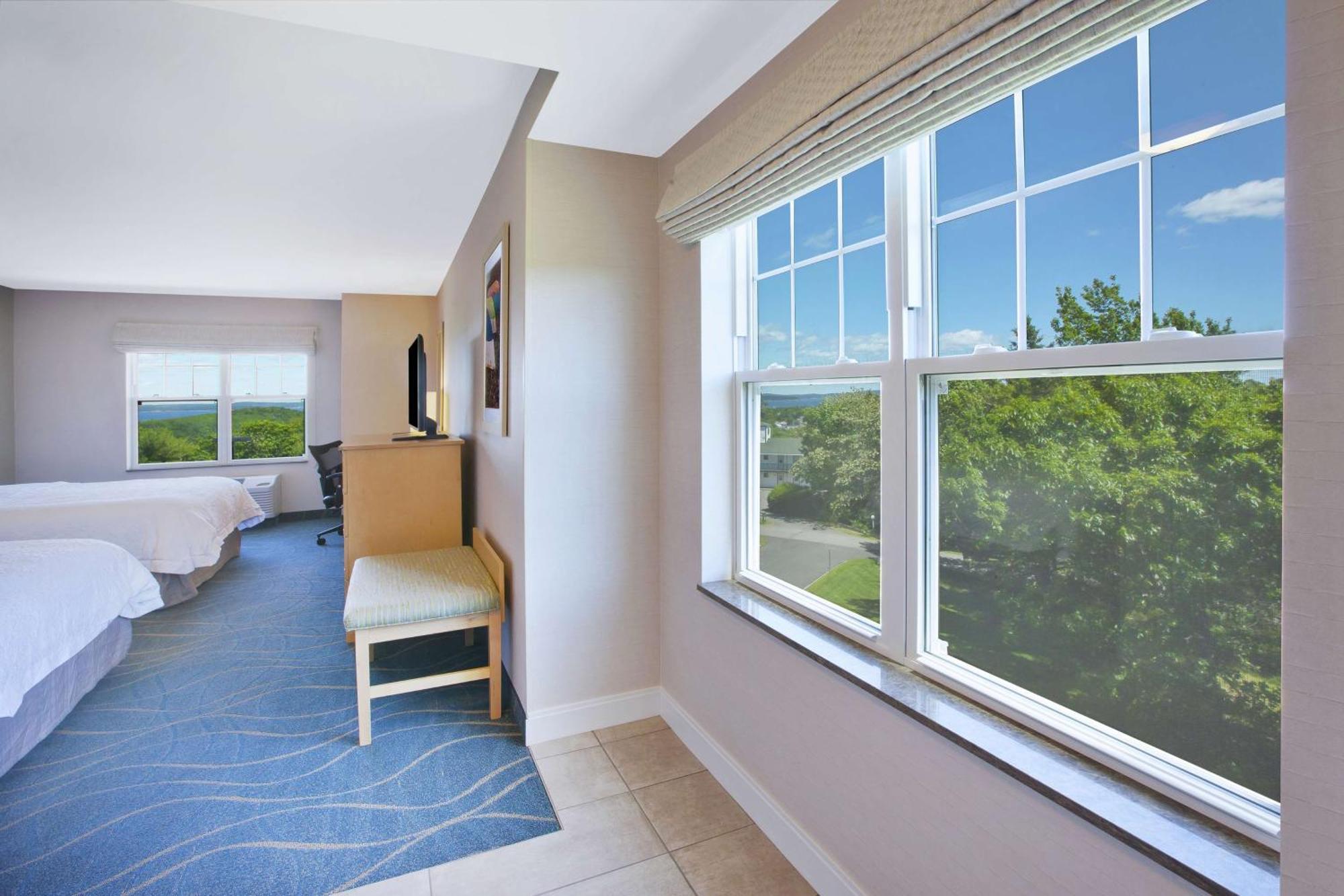 Queen Room with Two Queen Beds with Ocean View