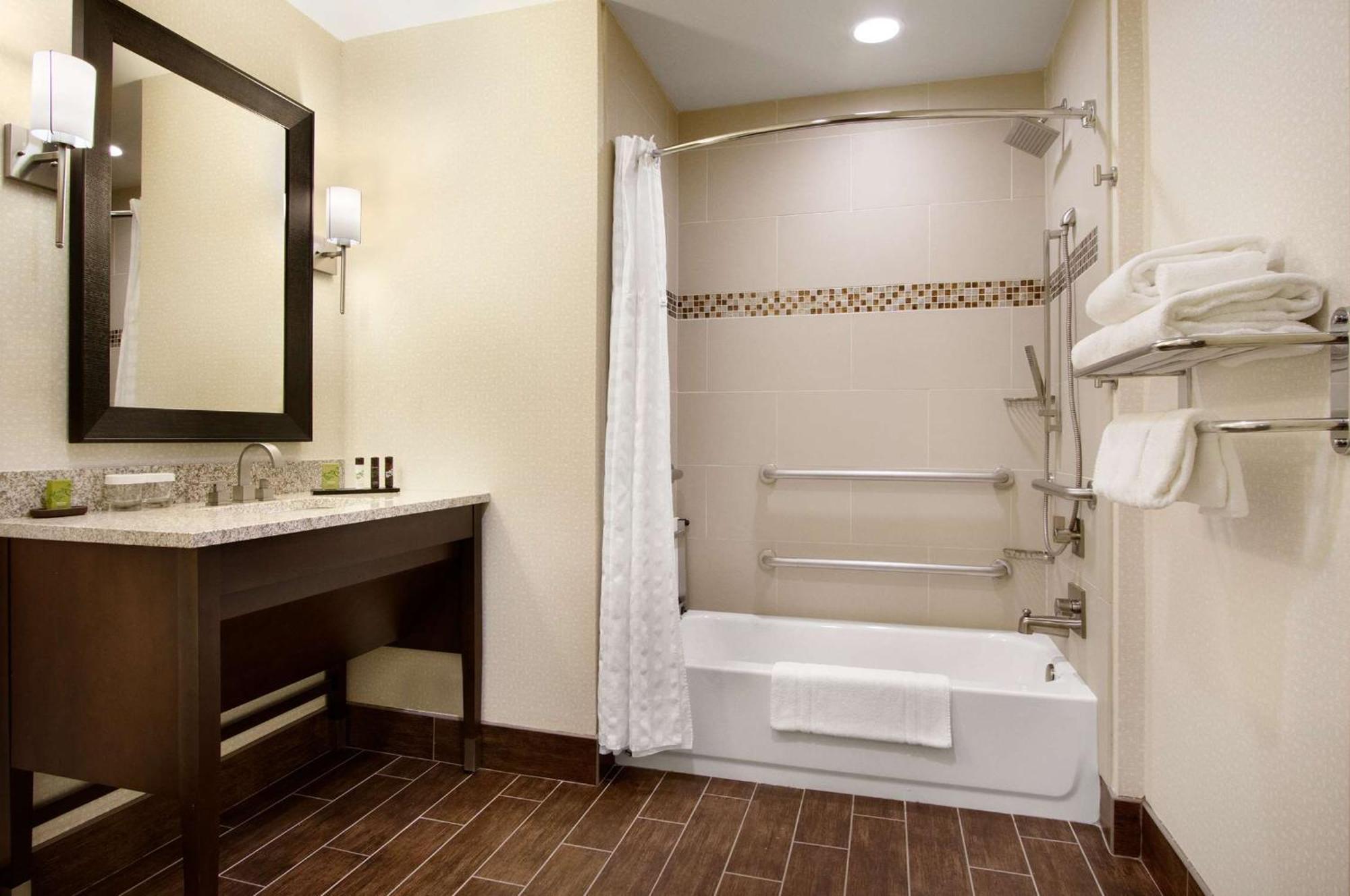 King Suite with Accessible Tub - Mobility and Hearing Access/Non-Smoking