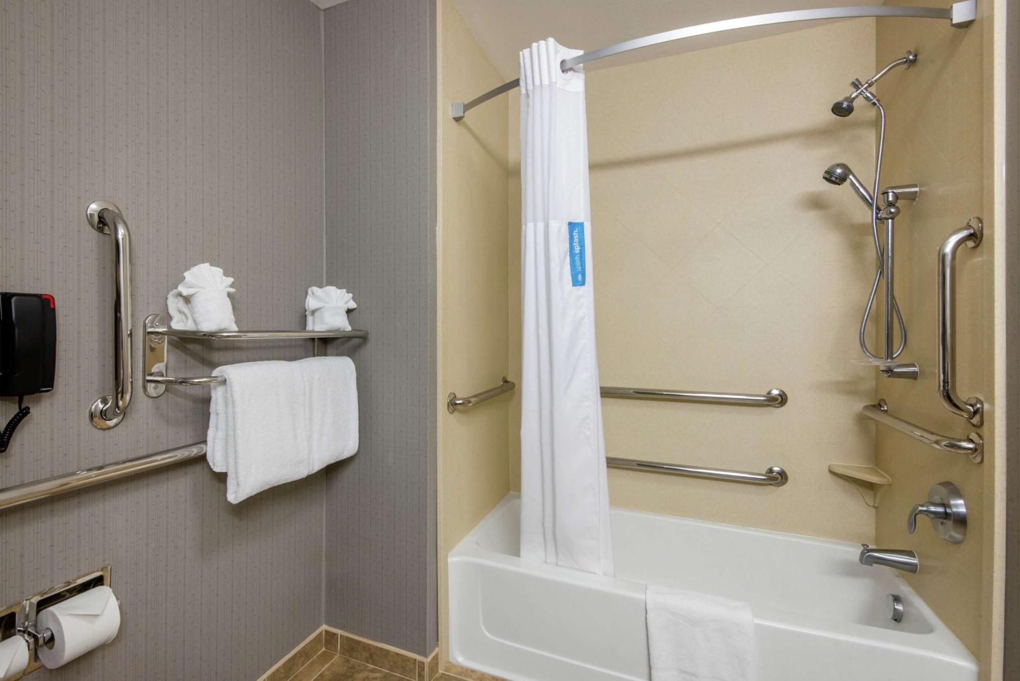 King Room Accessible Tub Mobility Hearing Access or Non-Smoking