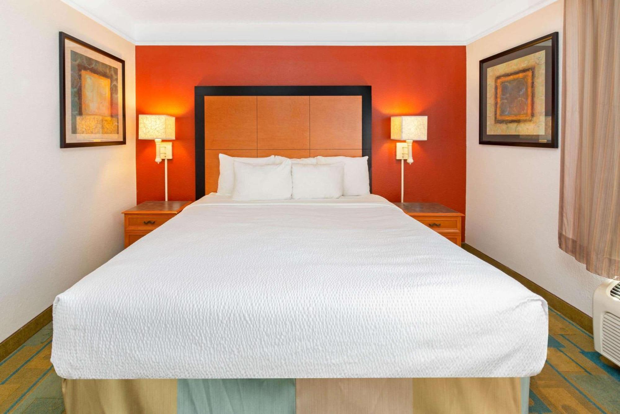 One-Bedroom King Suite Non-Smoking