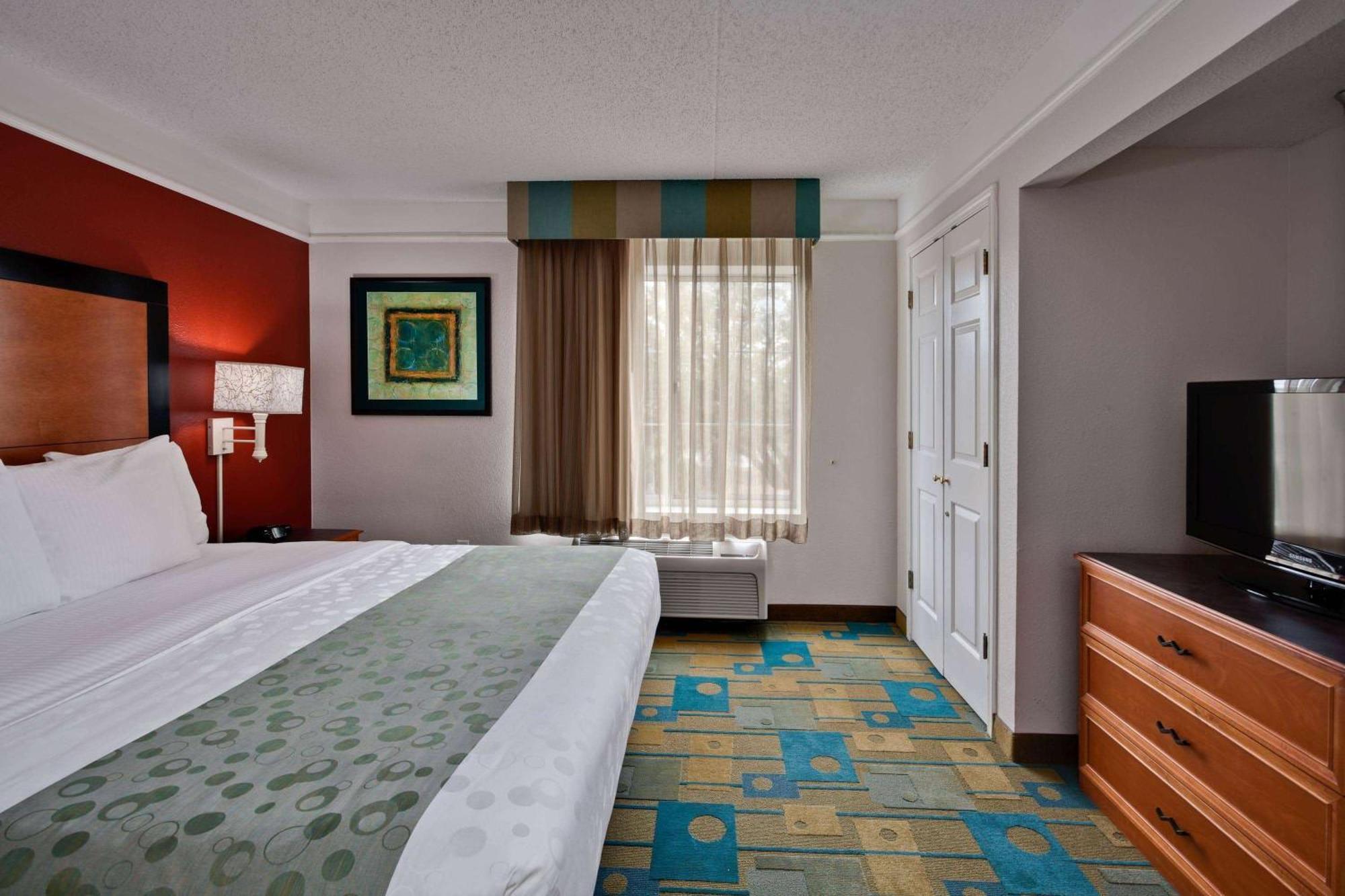 One-Bedroom King Suite Non-Smoking