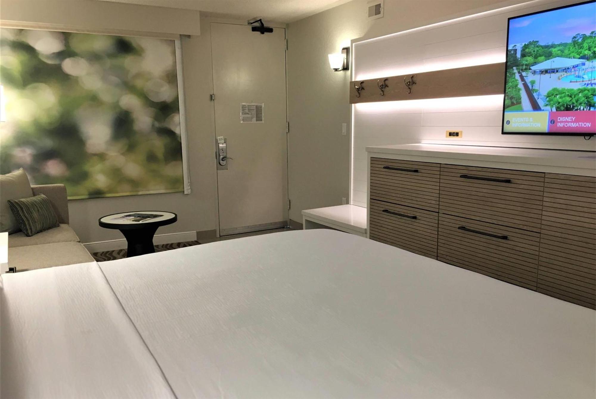 Quarto com Cama King-size e Banheiro Adaptado - Acessível para Hóspedes com Mobilidade Reduzida/Não Fumantes