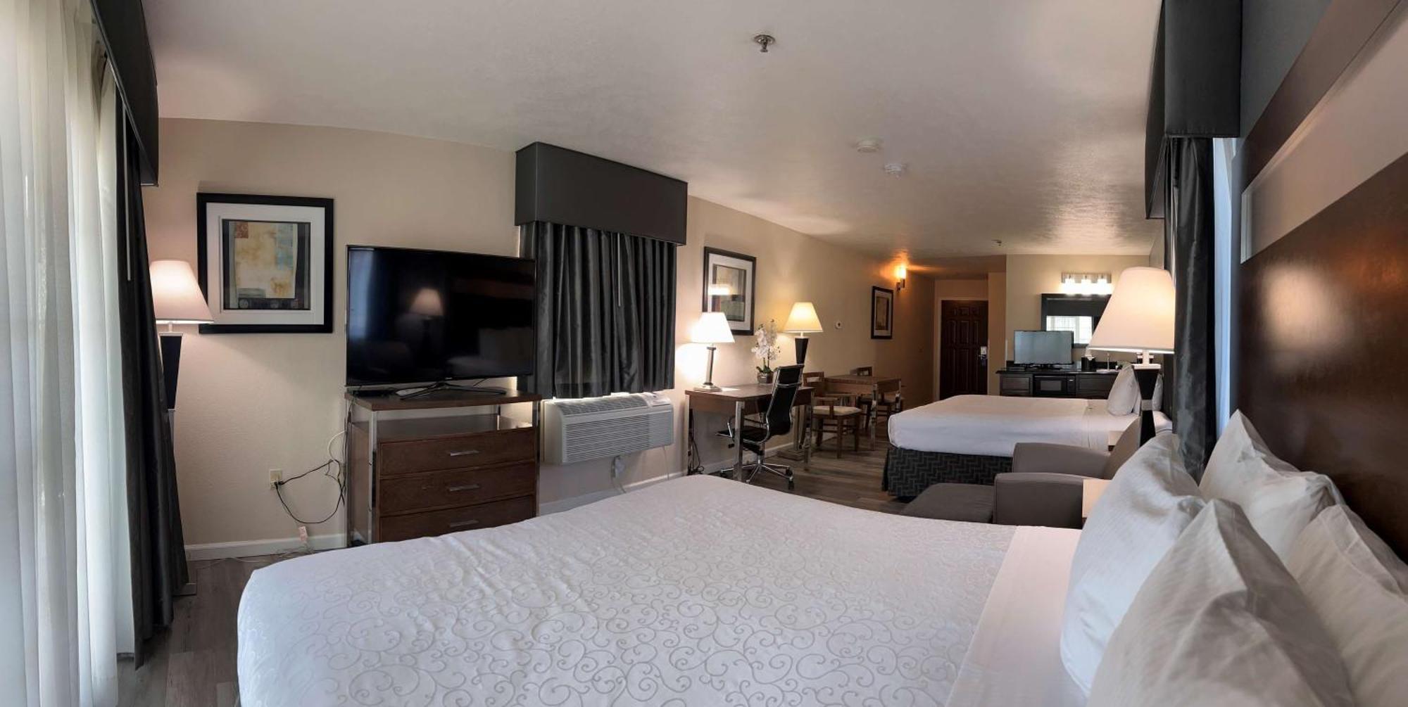 King Room with Two King Beds and Balcony