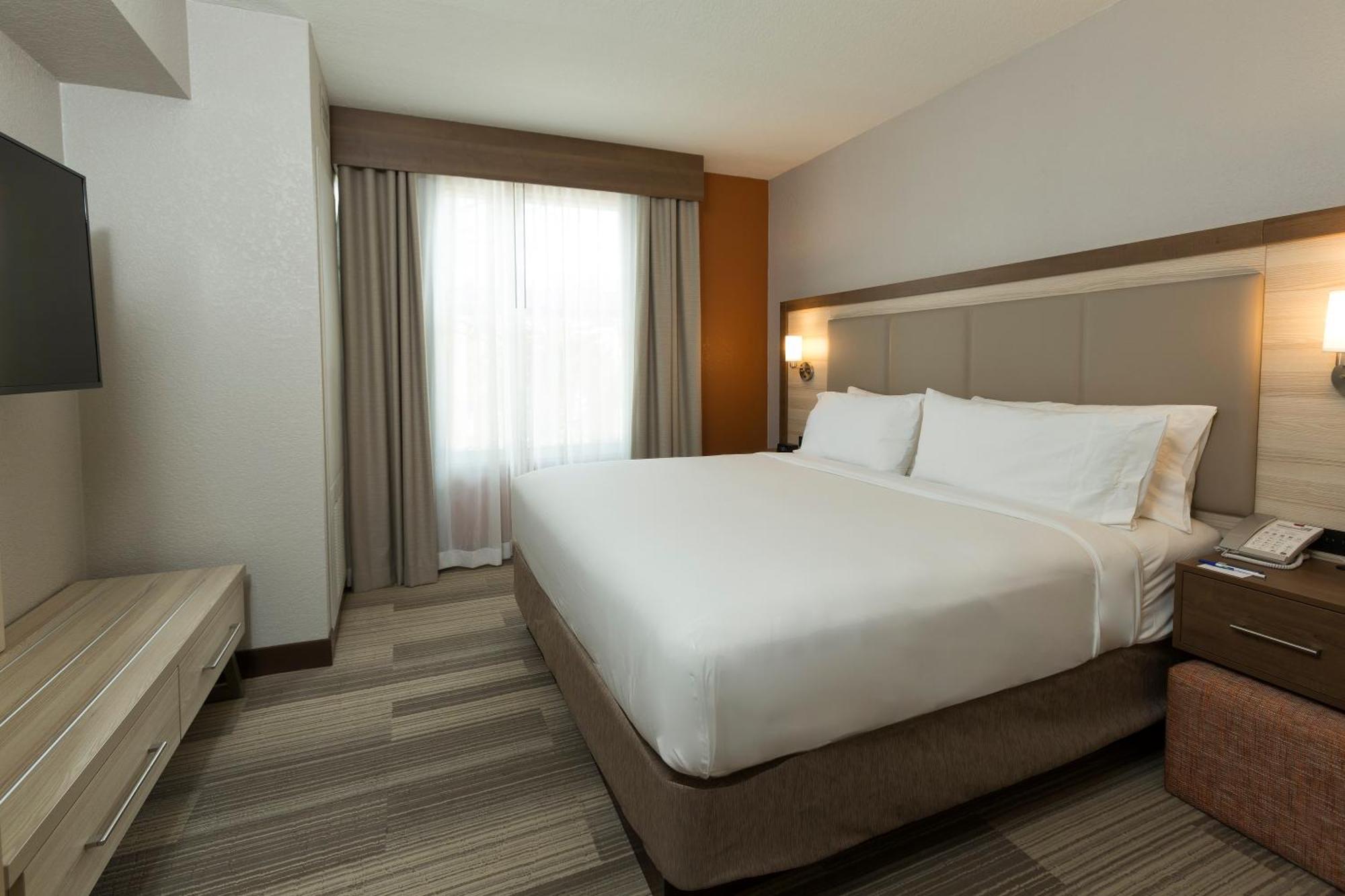 One-Bedroom King Suite