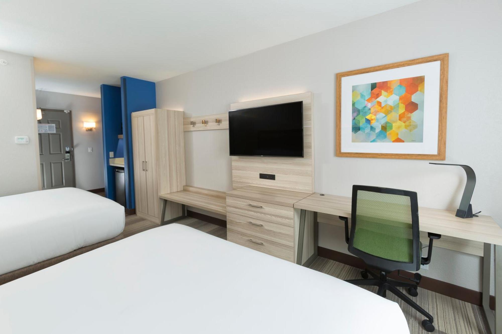 Standard Queen Room with Two Queen Beds