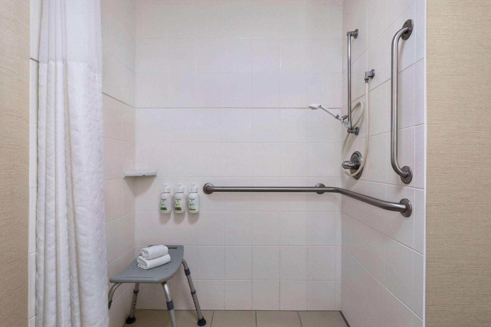 King Room with Mobility/Hearing Impaired Access - Non-Smoking