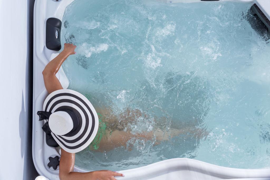 Honeymoon Suite Sea View with Jetted Tub