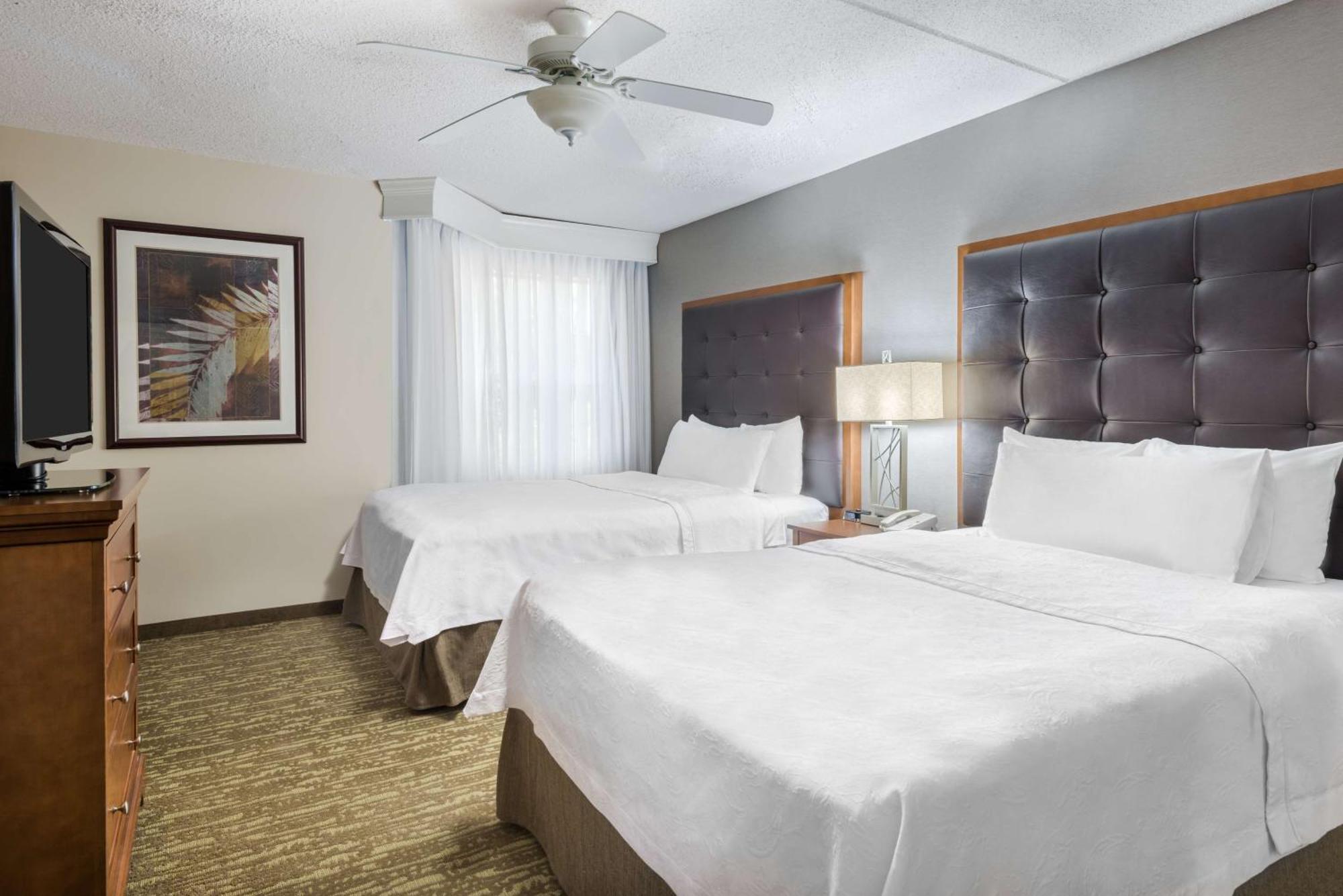 Suite with Two Queen Beds and Tub - Mobility and Hearing Access/Non-Smoking