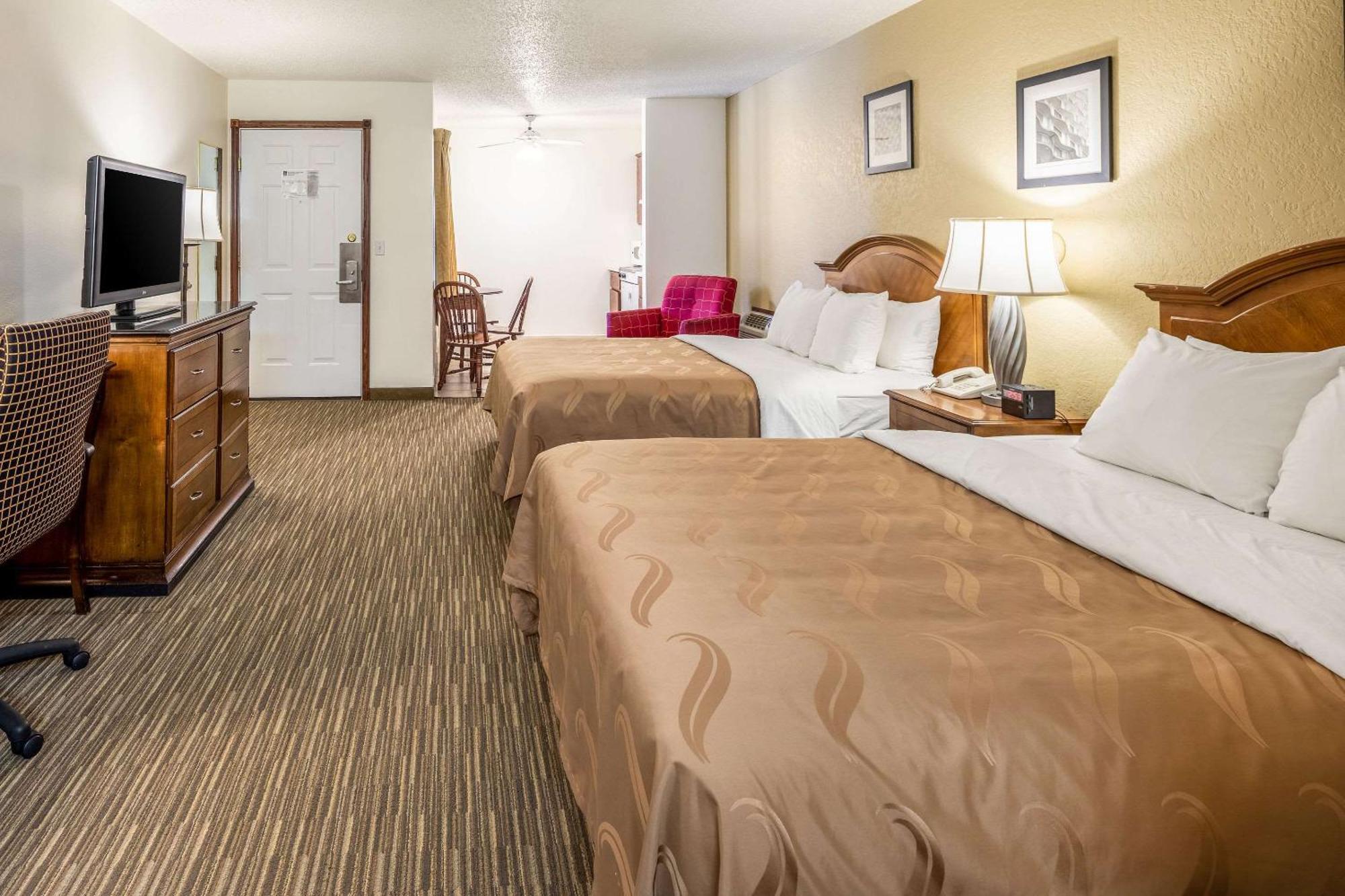 Queen Room with Two Queen Beds - Non Smoking