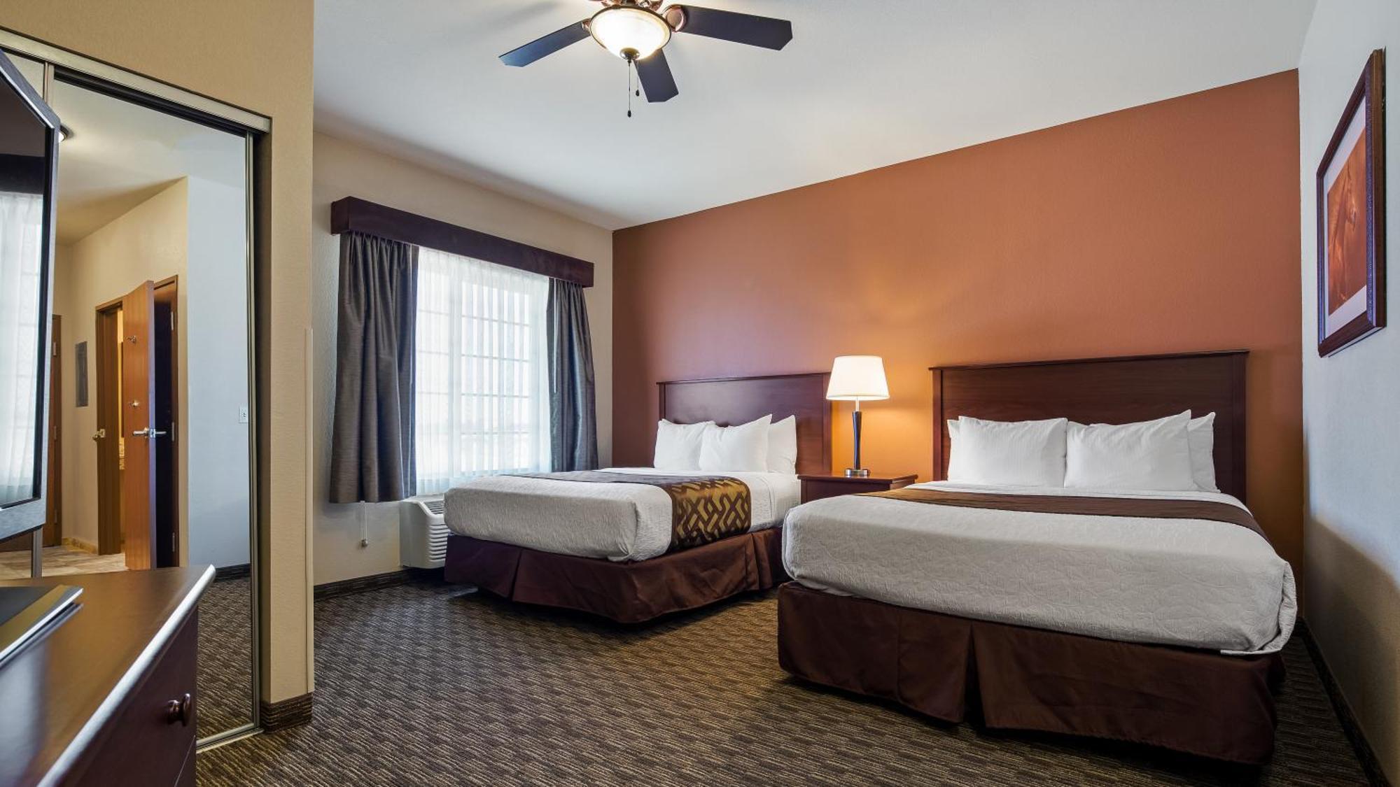 Queen Room Two Queen Beds Kitchenette