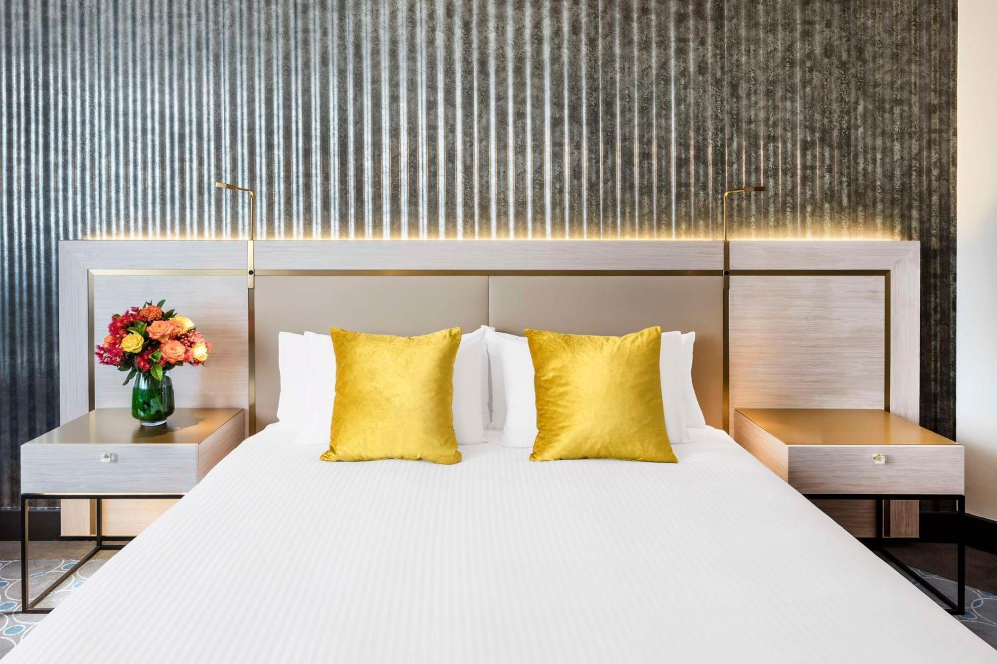 Premier Queen Room - Atrium View
