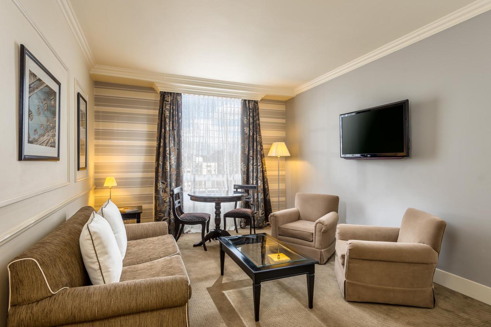 Deluxe King Suite