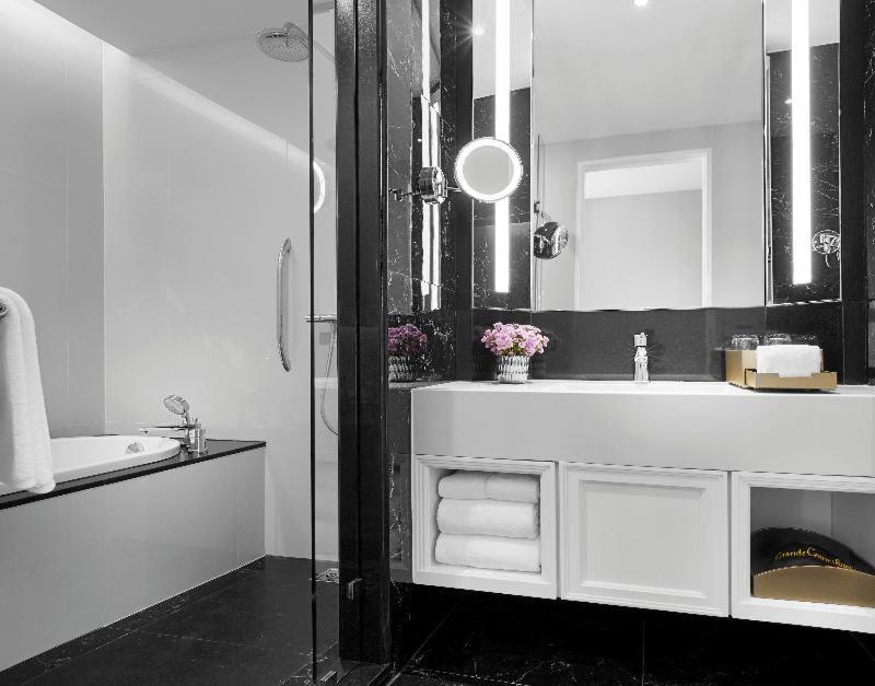 Grande Corner Suite
