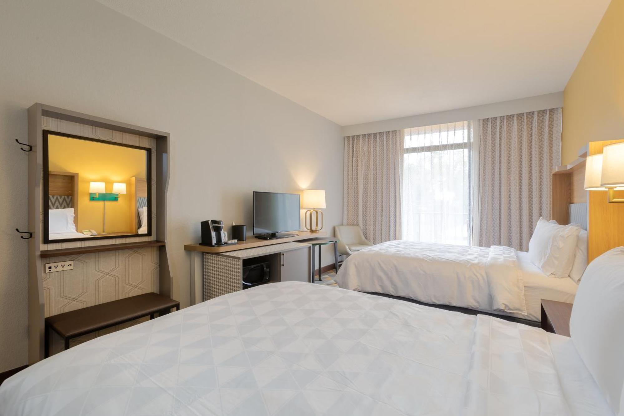 Queen Room with Two Queen Beds,1439564563:JPEG