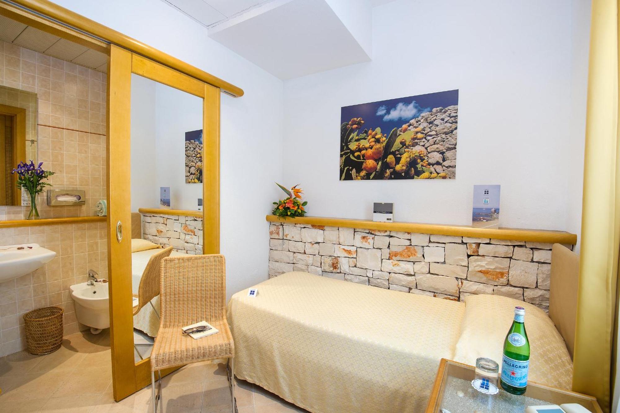 Small Single Room,1279567111:JPEG