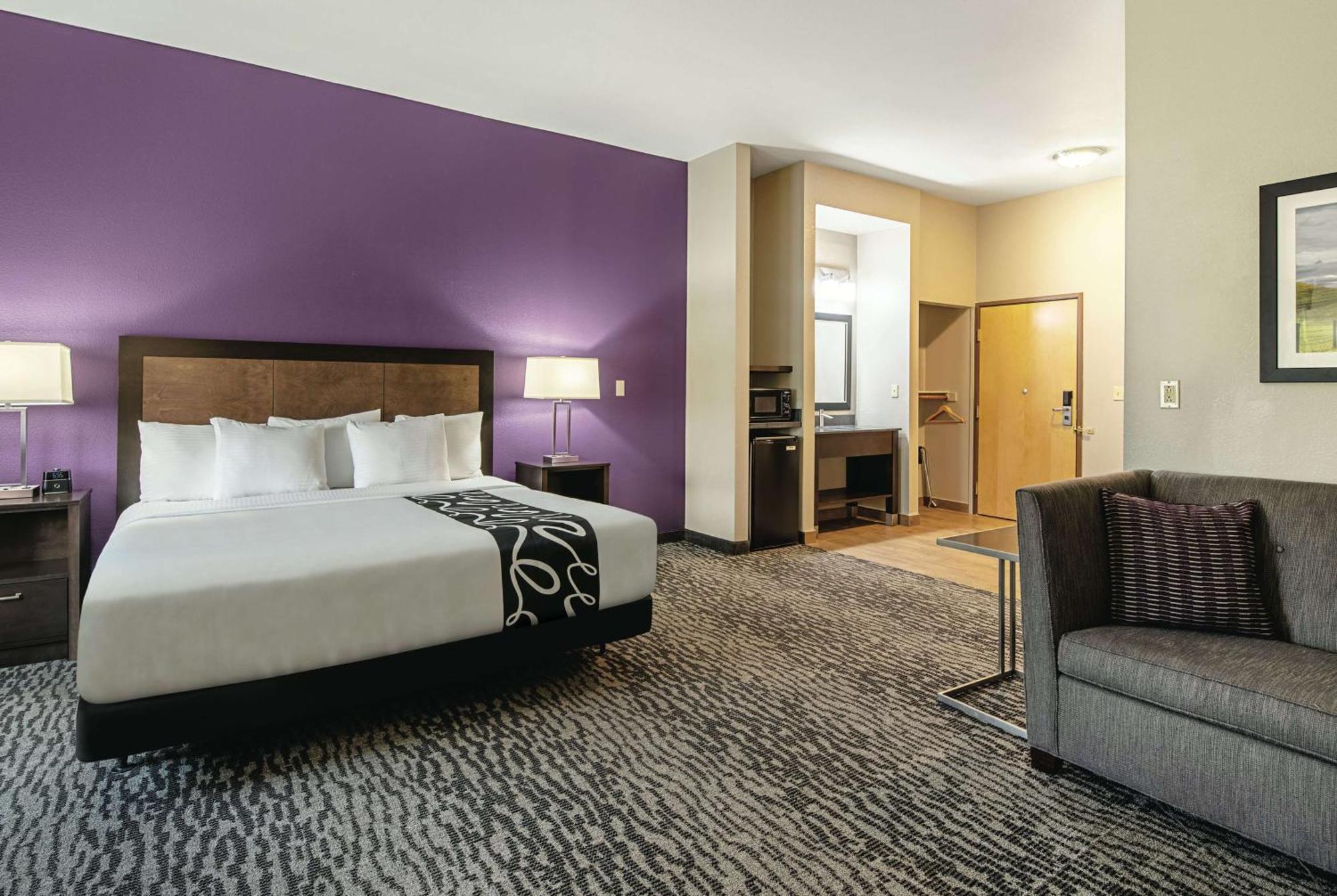 Deluxe Executive King Room - Non-Smoking