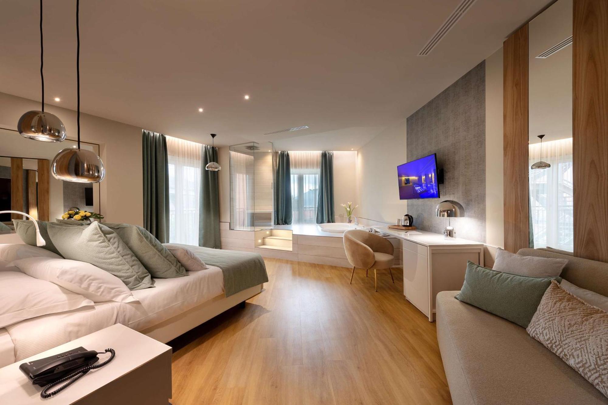 Junior Queen Suite,1279832833:JPEG