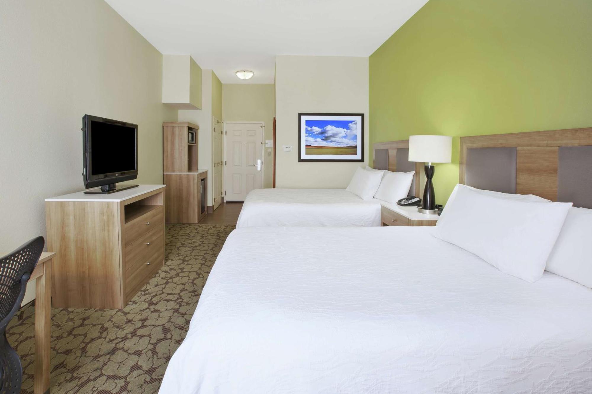 Deluxe Queen Room Two Queen Beds Lake View