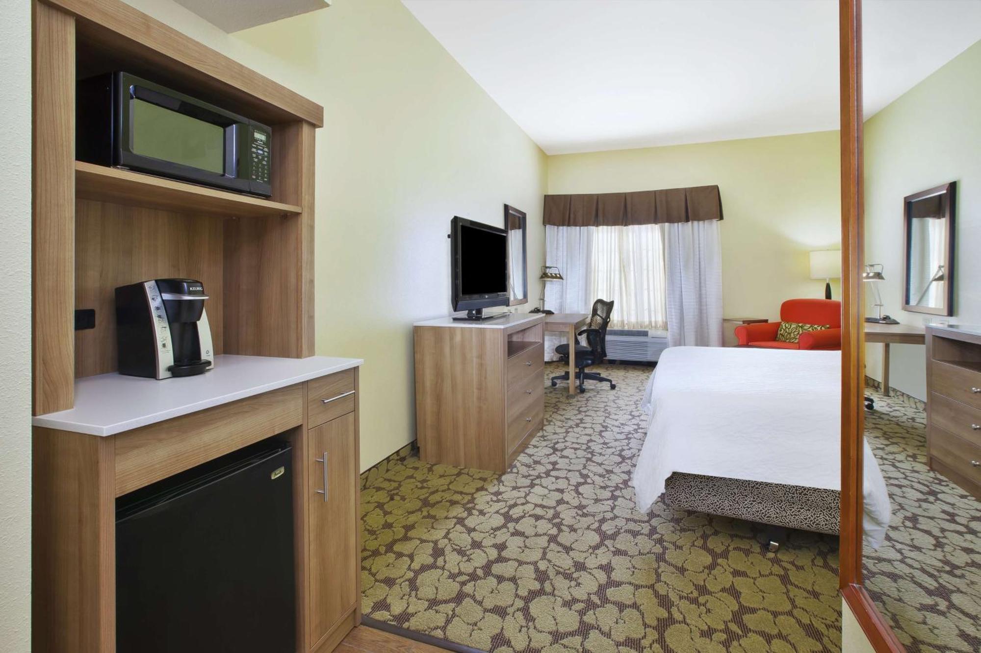 Deluxe King Room Lake View