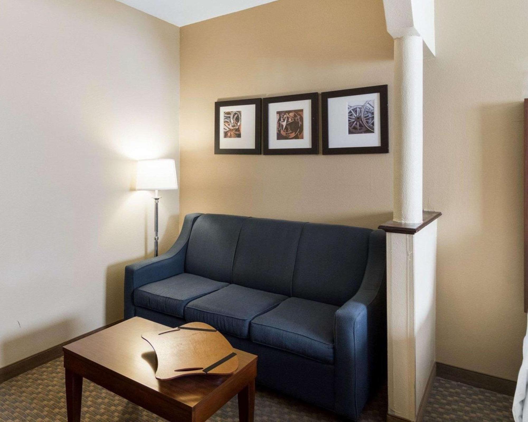 King Suite - Non-Smoking