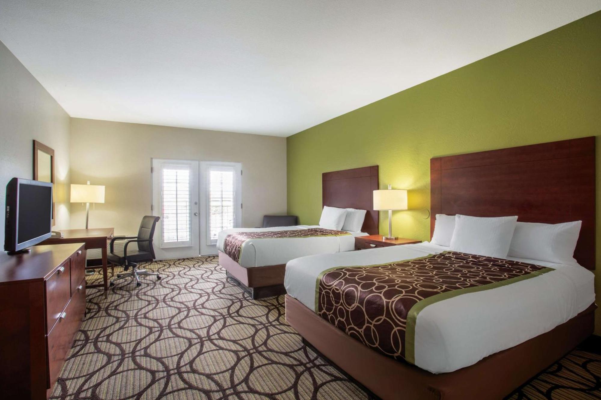Queen Room Two Queen Beds Pet Friendly 1st Floor only Non-Smoking