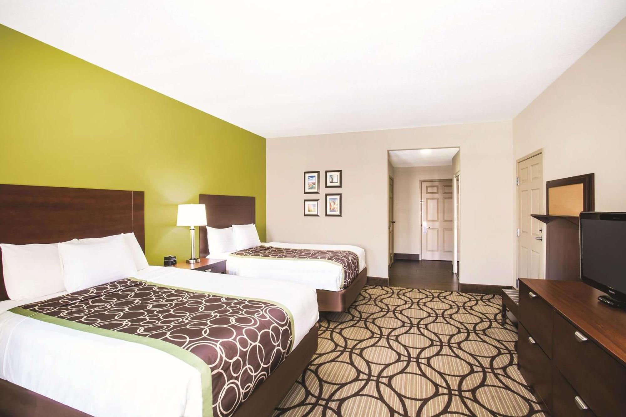 Queen Room Two Queen Beds Pet Friendly 1st Floor only Non-Smoking