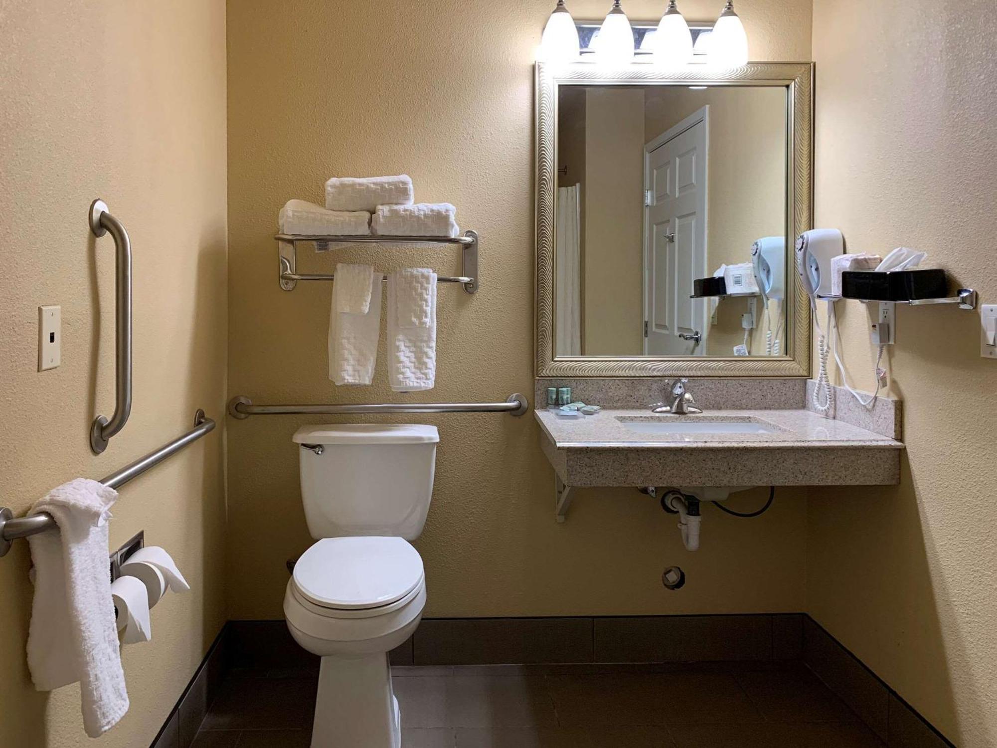 King Room with Accessible Tub - Accessible/Non Smoking
