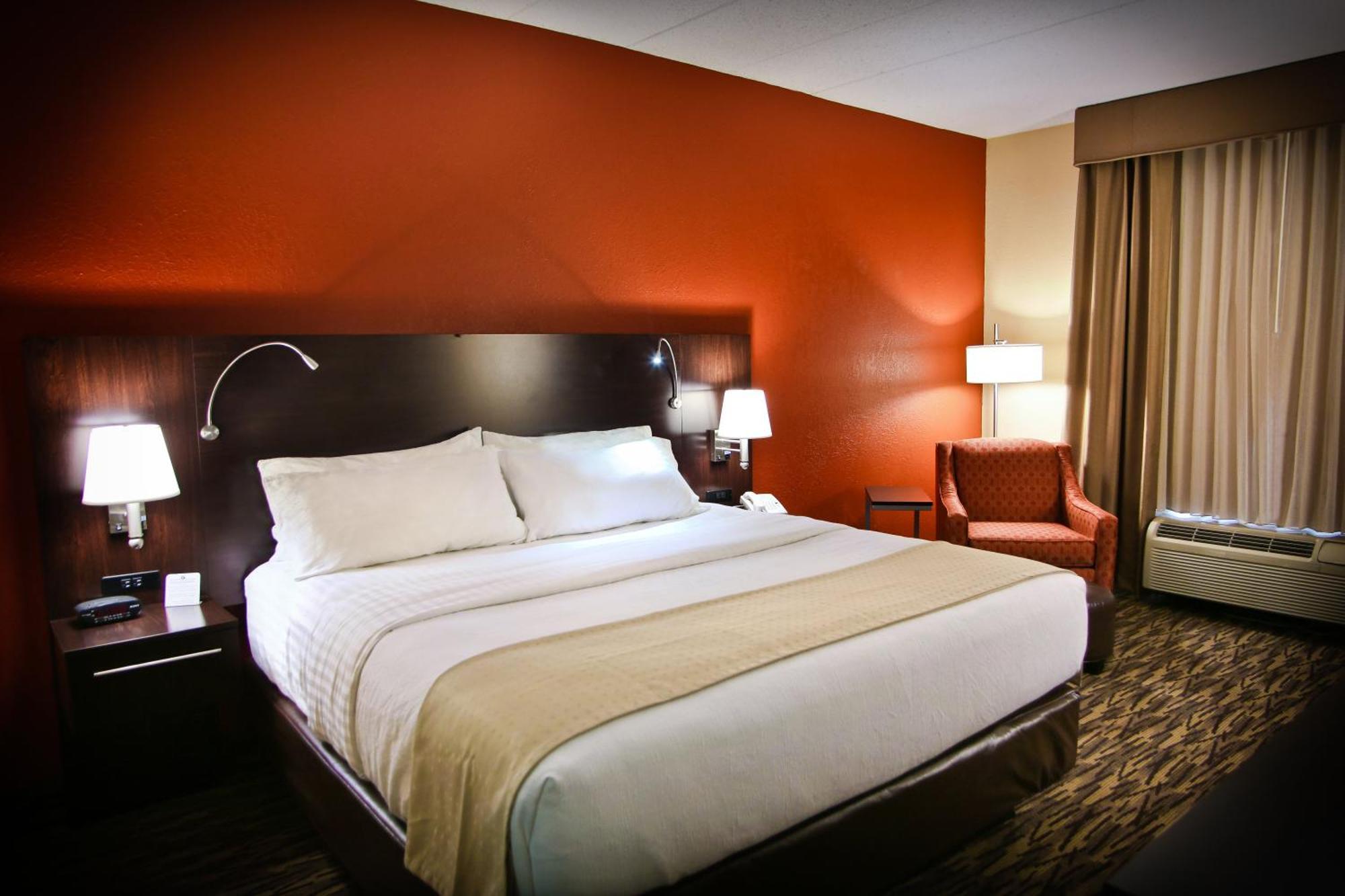 King Room with Mobility Accessible Roll-In Shower - Non-Smoking