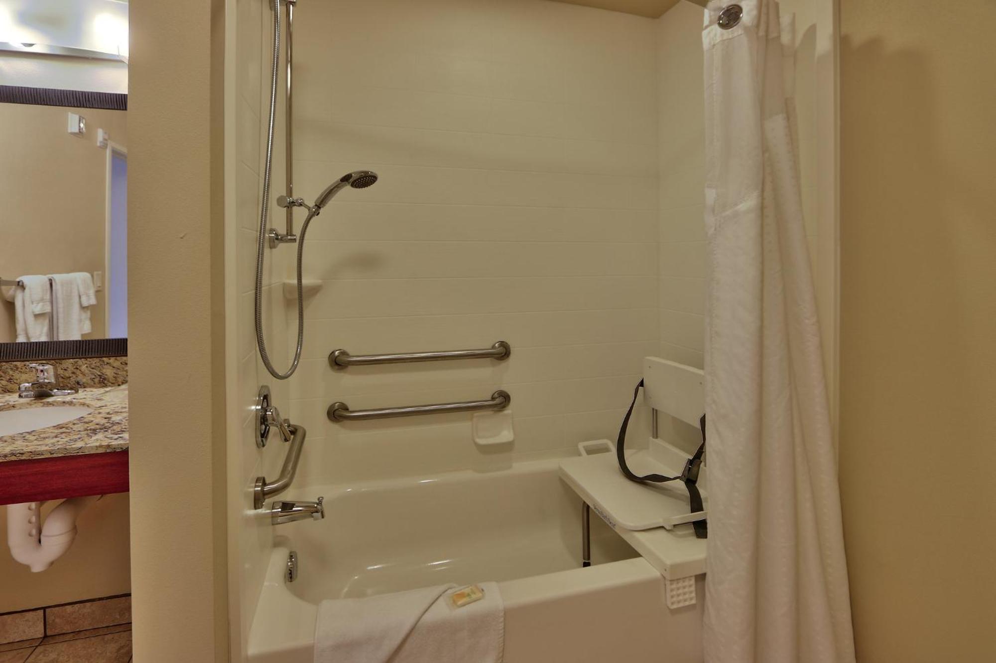 Queen Suite with Two Queen Beds and Mobility Accessible Tub - Non-Smoking