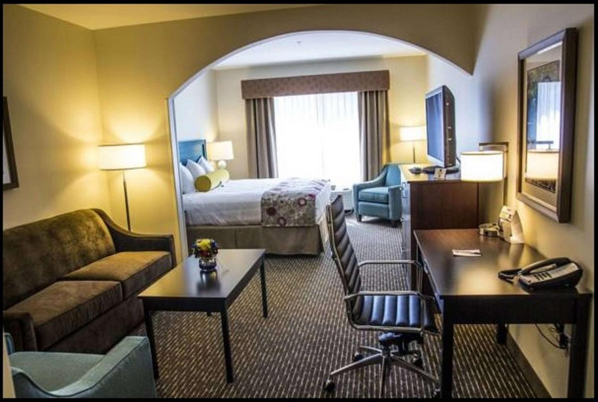 King Suite with Sofa Bed - Non-Smoking