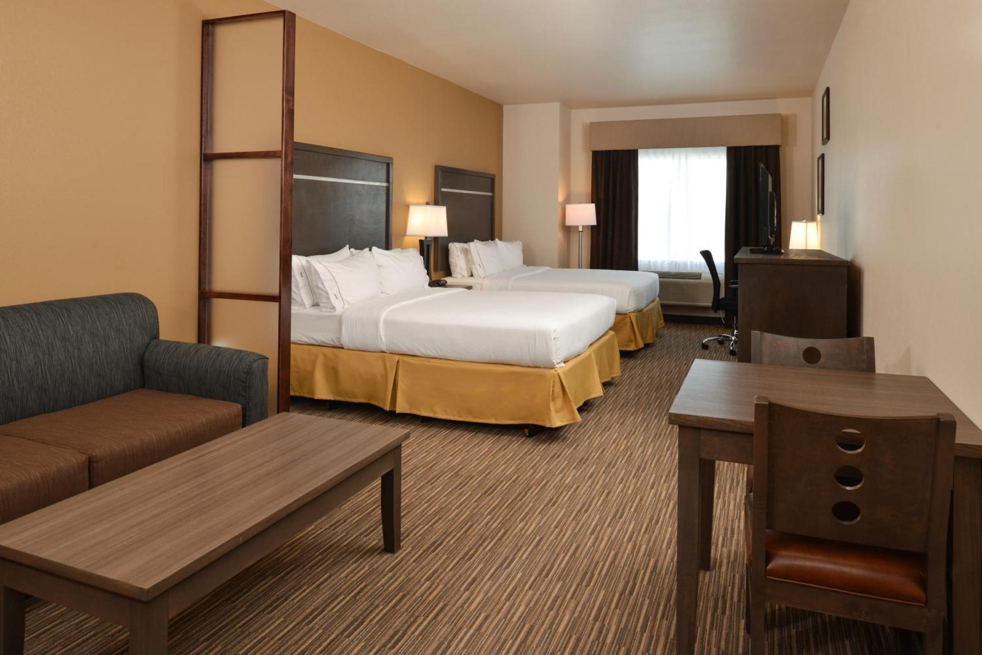 Twin Suite with Accessible Transfer Shower - Non-Smoking