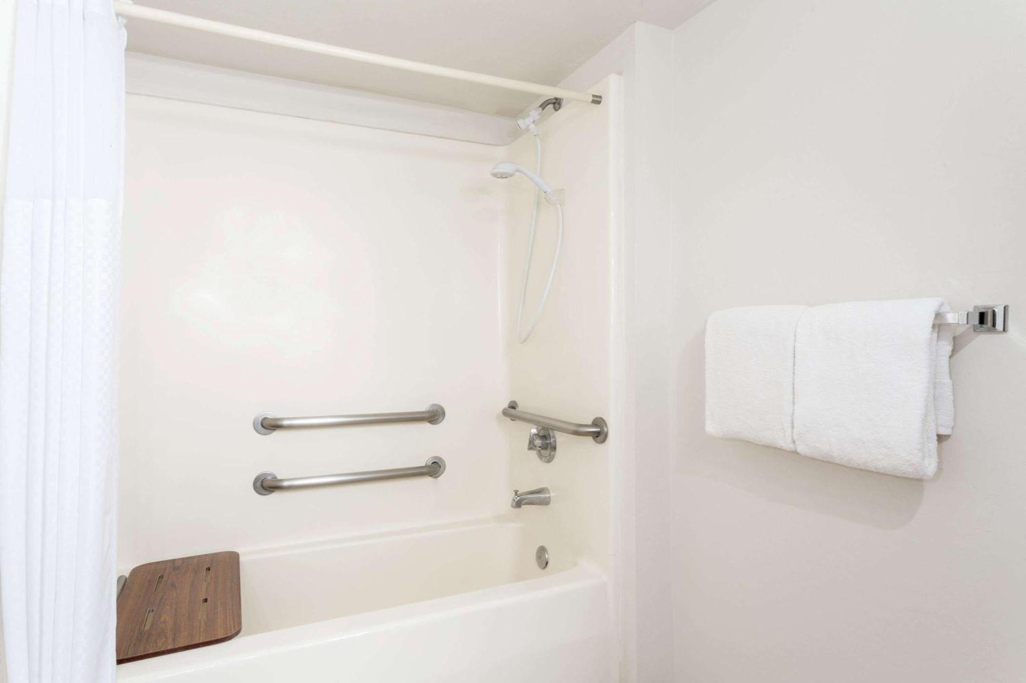 Double Room with Two Double Beds - Non-Smoking