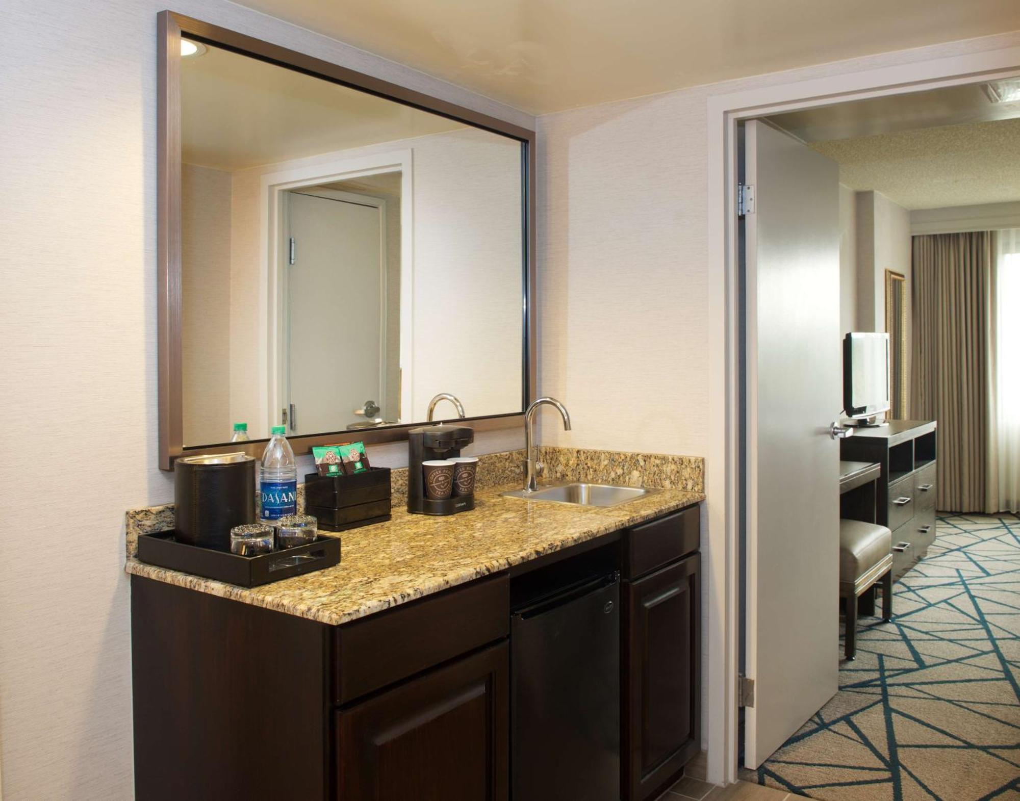 Suite with Two Double Beds - Non-Smoking