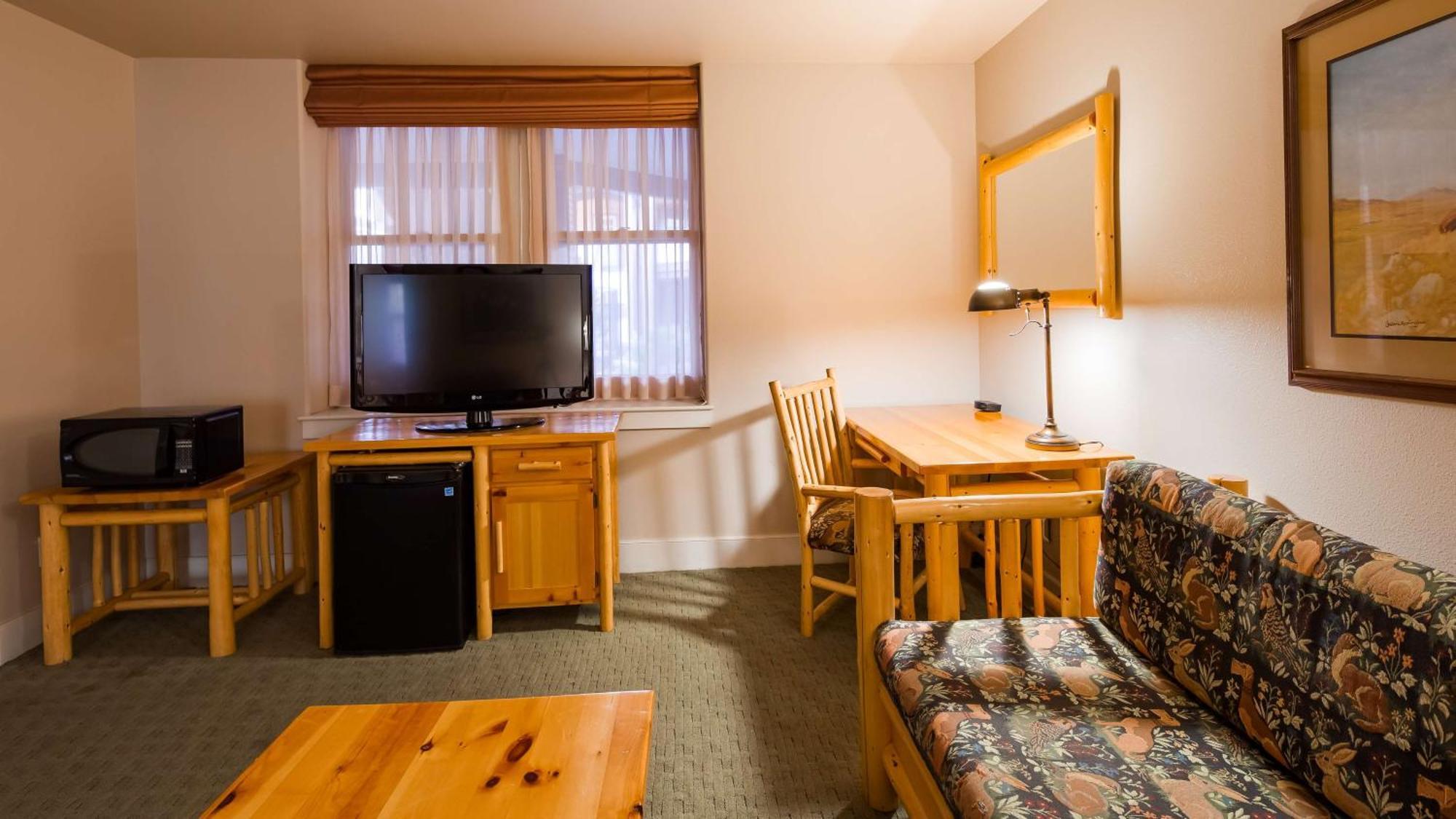 King Suite with Sofa Bed - Non-Smoking