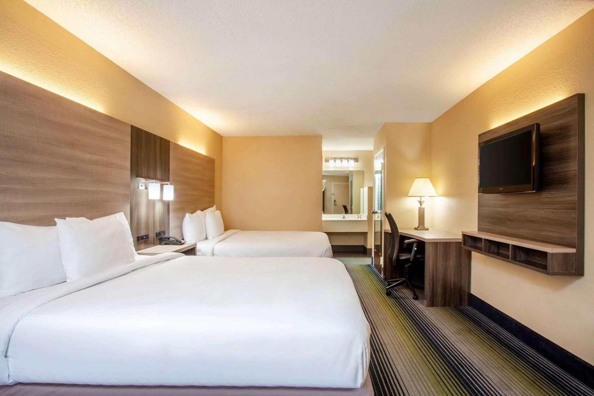 Queen Room with Two Queen Beds - Non-Smoking