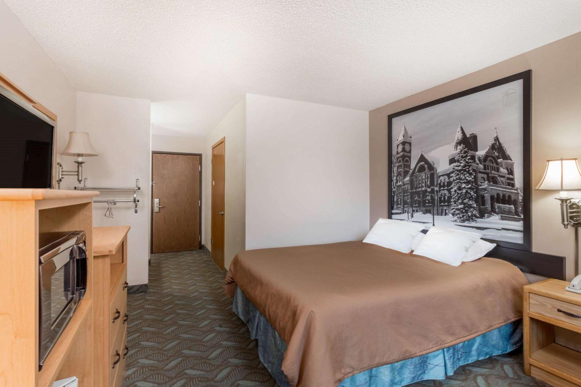 Queen Room - Disability Access/Non-Smoking