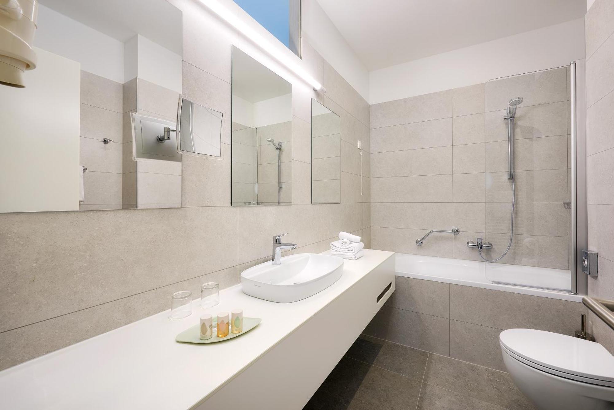 Standard Twin Room with Balcony