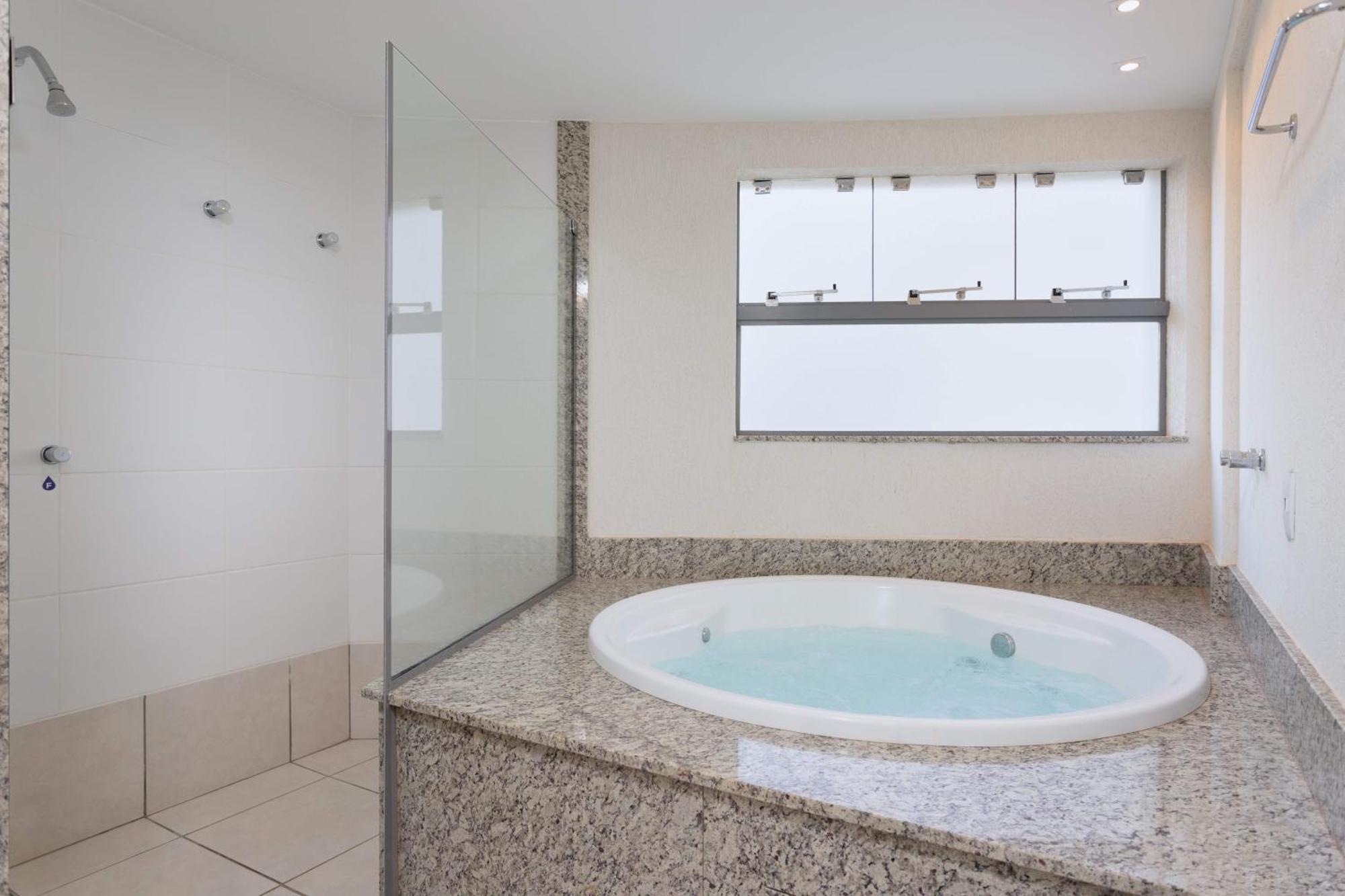 King Suite Spa Bath