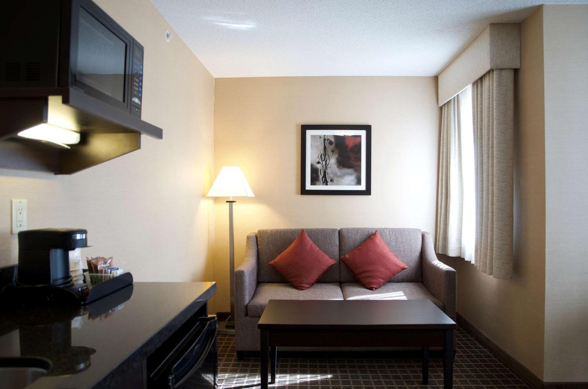 Executive Queen Suite with Two Queen Beds and Sofa Bed - Non-Smoking