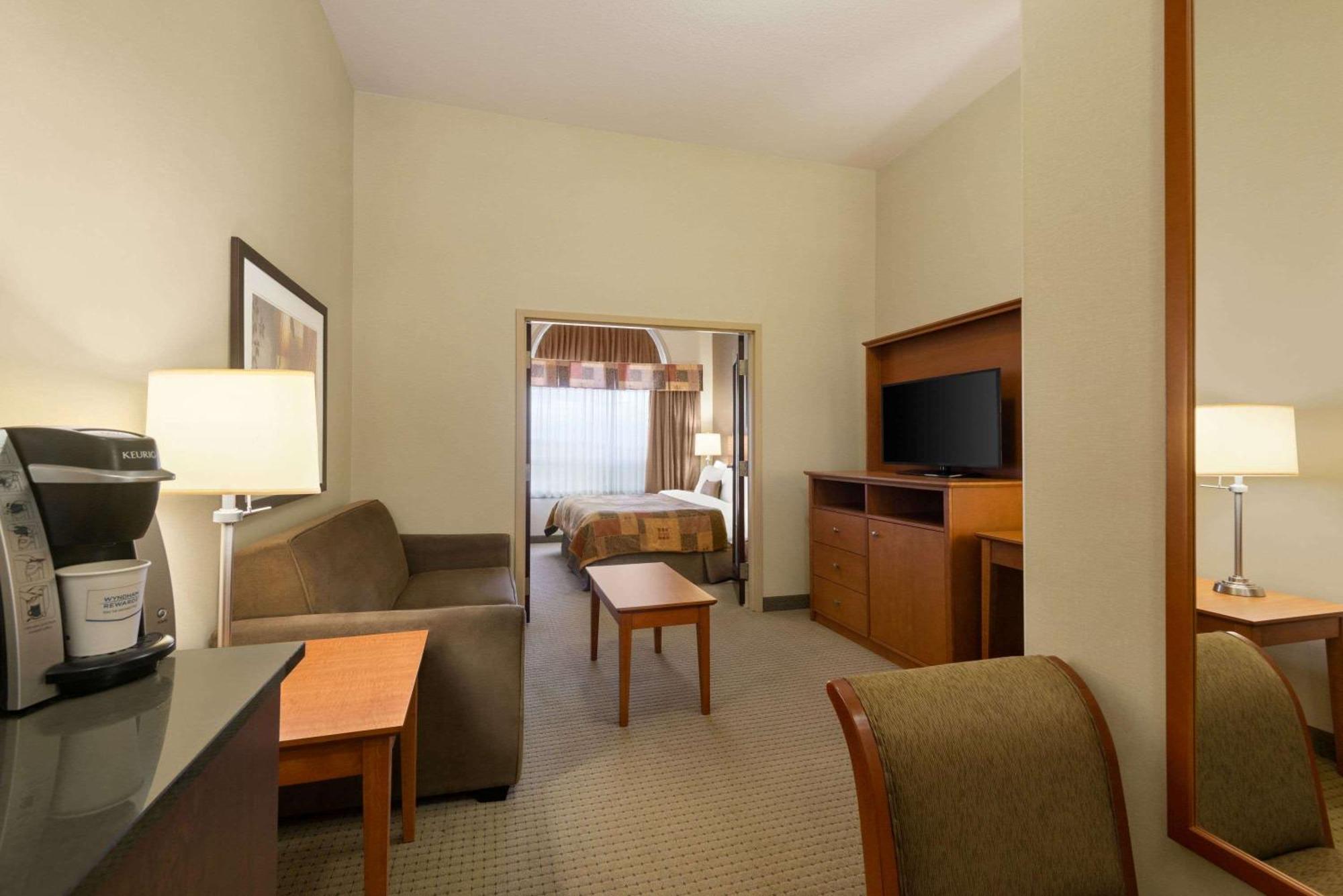 Deluxe King Suite