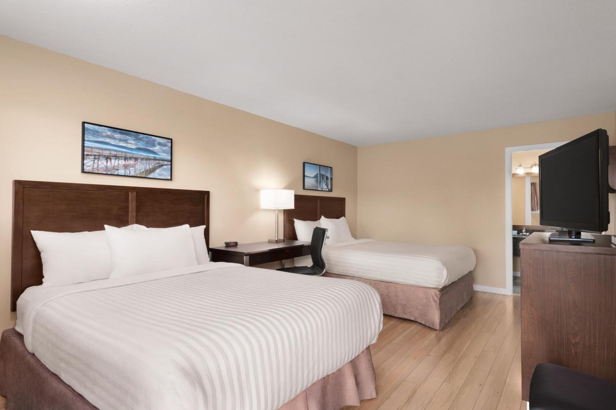 Queen Room - Mobility Accessible/Non-Smoking